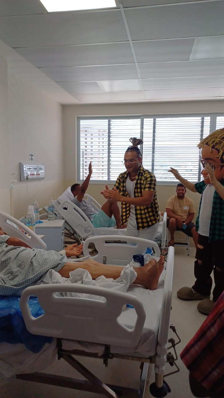 Música transforma unidade de saúde em arraial e leva acolhimento a pacientes do SUS no Hospital Ortopédico do Estado da Bahia&nbsp;
