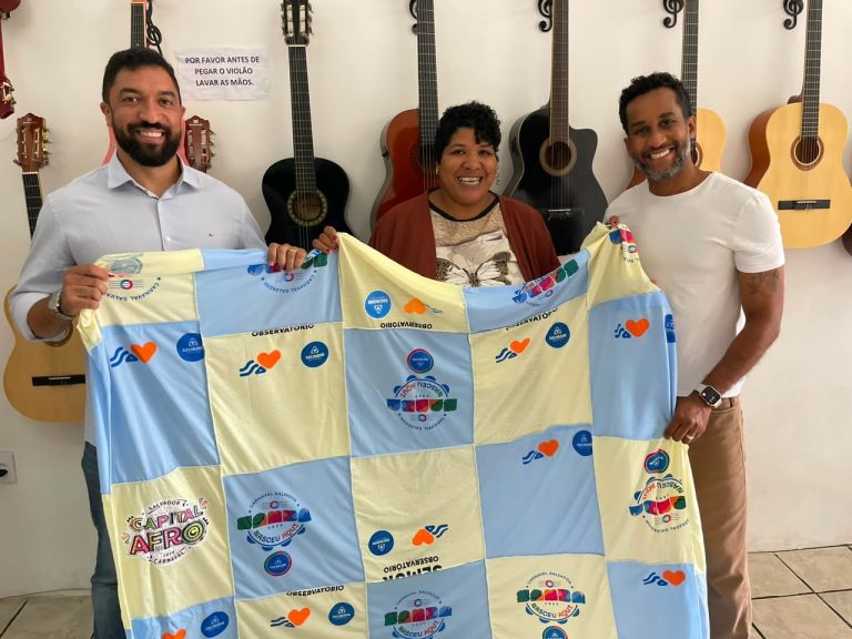 Ideia Sustentável: Prefeitura reaproveita camisas do Carnaval e beneficia mais de 100 famílias em Salvador