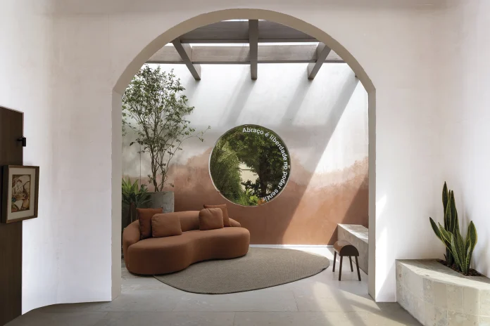 studio-cady-arquitetura-e-interiores-abraco-para-manolo-wellness-casacor-bahia-2026-credito-gabriel-matos-1-7cluo6oe
